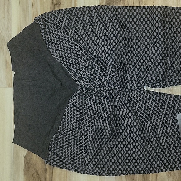 NWT 📦 Honeycomb Butt Scrunch Blk/Grey Capri Leggings - Picture 8 of 14